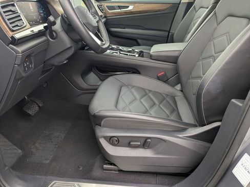 Used 2025 Volkswagen Atlas SE image 12