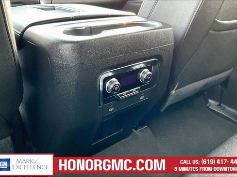 Used 2023 GMC Yukon SLT image 10