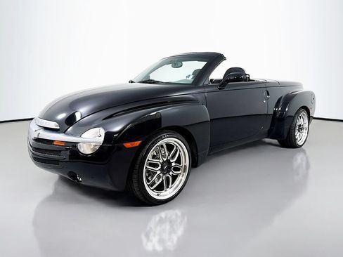 Used 2004 Chevrolet SSR w/ Preferred Equipment Group RWD image 12