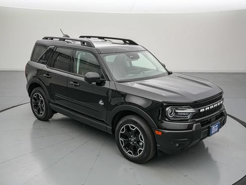 Certified 2025 Ford Bronco Sport Outer Banks w/ Outer Banks Tech Package+ AWD/4WD image 2