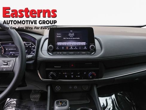 Used 2023 Nissan Rogue S AWD/4WD image 12