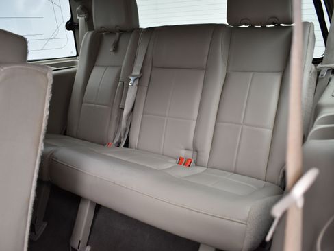 Used 2014 Lincoln Navigator 2WD image 38