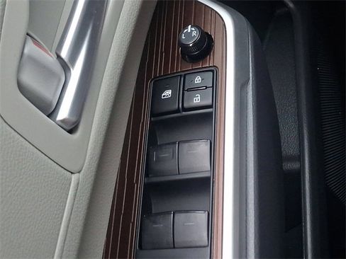 Used 2024 Toyota Sienna XLE image 25