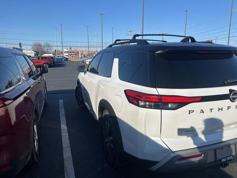 Used 2025 Nissan Pathfinder Platinum image 7
