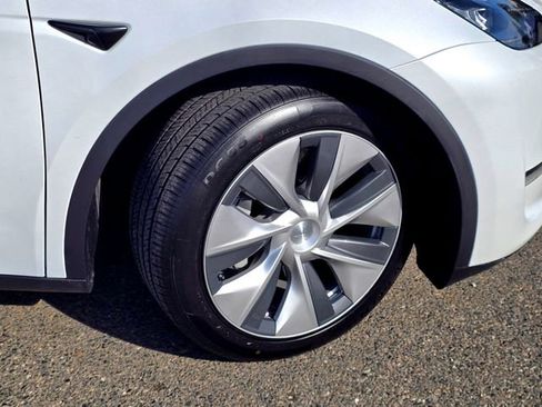 Used 2021 Tesla Model Y Long Range image 25