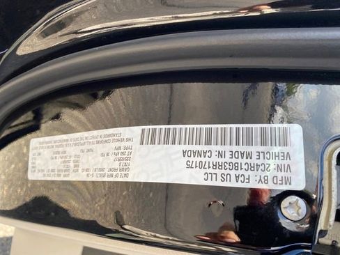 Used 2024 Chrysler Pacifica Touring-L image 25