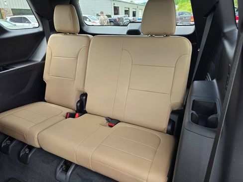 Certified 2023 Chevrolet Traverse Premier AWD/4WD image 14