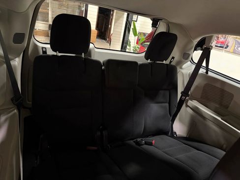 Used 2019 Dodge Grand Caravan SE image 27