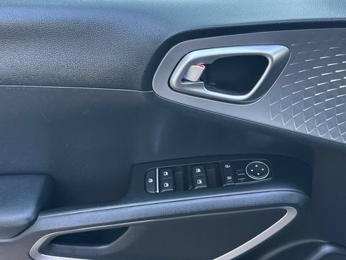 Certified 2023 Kia Soul LX FWD image 11