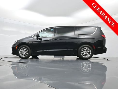 Used 2024 Chrysler Pacifica Touring-L image 51
