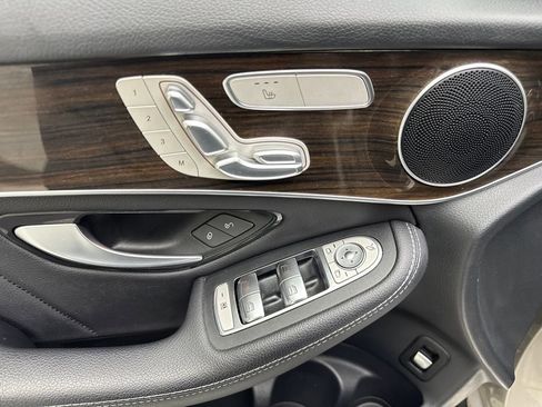 Used 2022 Mercedes-Benz GLC 300 4MATIC image 30