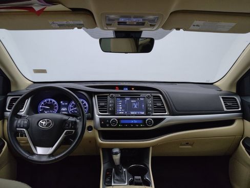 Used 2018 Toyota Highlander XLE image 22