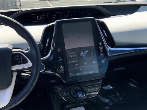 Used 2017 Toyota Prius Prime Premium image 5
