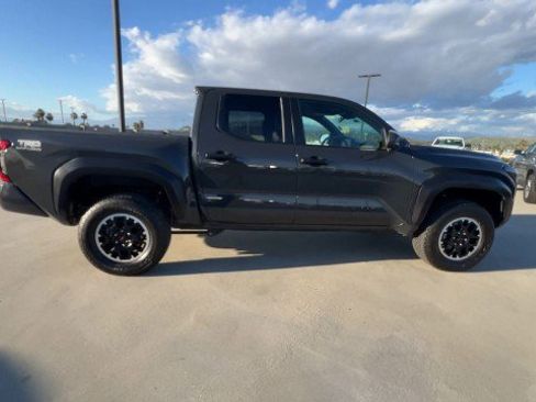 Used 2025 Toyota Tacoma TRD Off-Road image 9