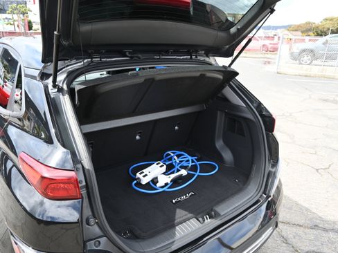 Used 2023 Hyundai Kona SE w/ Cargo Package FWD image 27