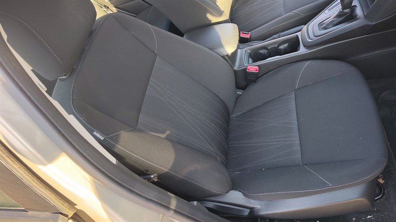 Used 2016 Ford Focus SE w/ SE Power Seat Package FWD image 12
