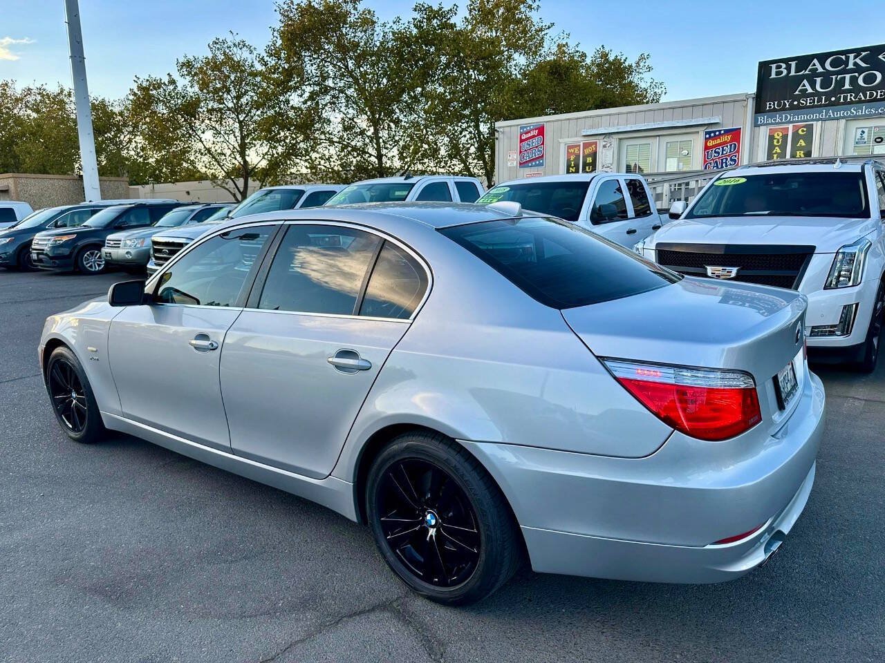 Used 2009 BMW 528i xDrive Sedan AWD/4WD image 5