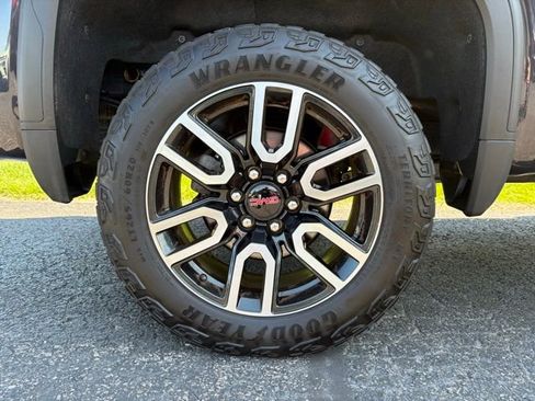 Used 2022 GMC Sierra 1500 AT4 image 12