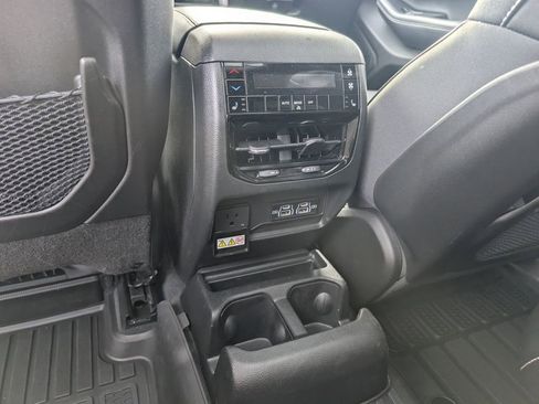 Used 2024 Jeep Grand Cherokee L Limited image 30