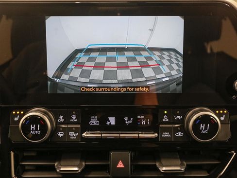 Certified 2025 Toyota Highlander XLE image 33