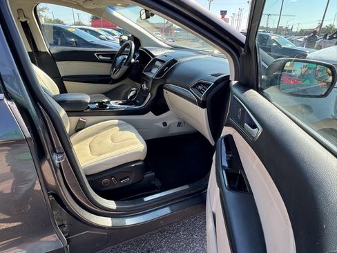 Used 2018 Ford Edge Titanium w/ Equipment Group 301A image 9