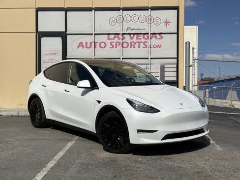 Used 2022 Tesla Model Y Long Range AWD/4WD image 2