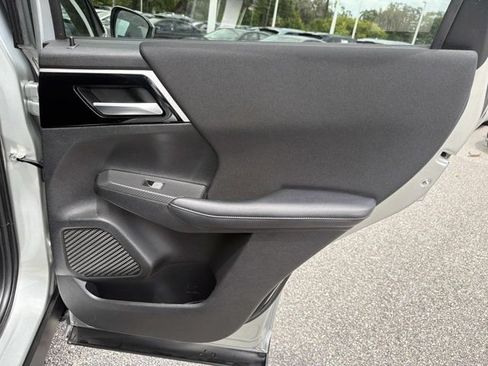 Used 2024 Mitsubishi Outlander ES FWD image 18