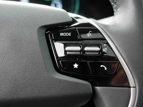 Used 2023 Kia Niro SX Touring image 29