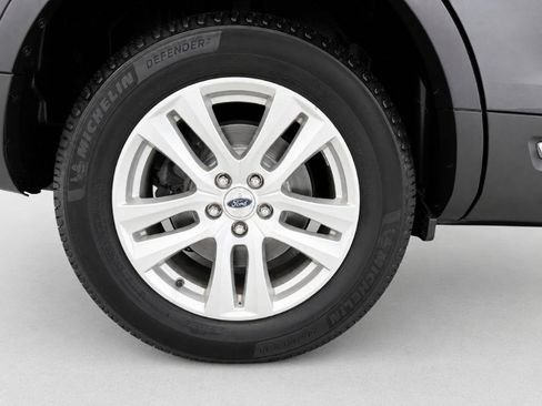Used 2019 Ford Explorer XLT w/ Equipment Group 202A AWD/4WD image 34