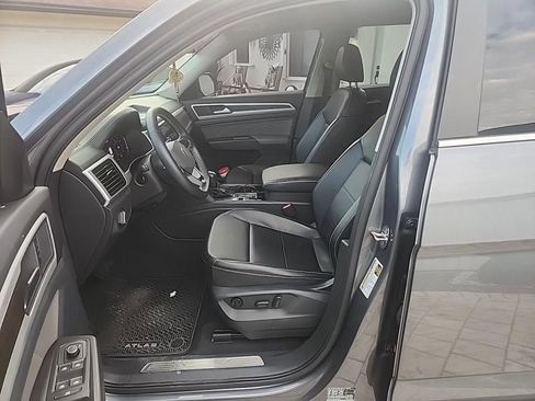 Used 2022 Volkswagen Atlas SE w/ Black Wheel Package image 8