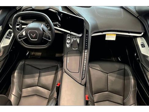 Used 2024 Chevrolet Corvette Stingray Preferred Cpe w/ Body-Color Dual Roof Package RWD image 17