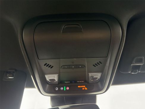 Used 2025 Cadillac XT4 Premium Luxury FWD image 6