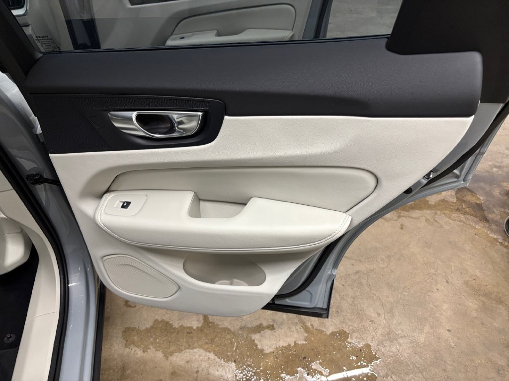 Certified 2026 Volvo XC60 T8 Ultra w/ Protection Package Premier AWD/4WD image 18