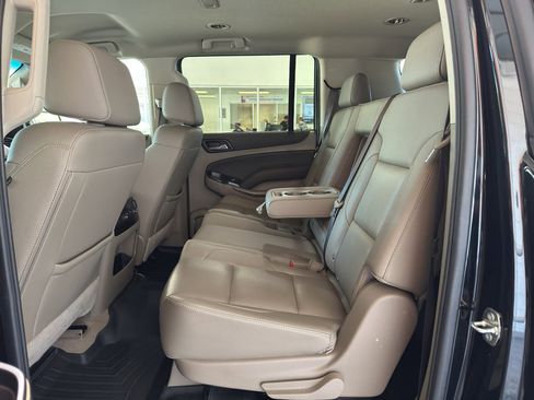 Used 2020 Chevrolet Suburban LT image 7