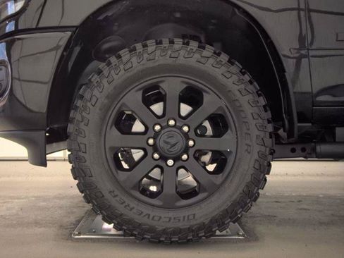 Used 2019 RAM 2500 Big Horn w/ Black Appearance Package AWD/4WD image 8
