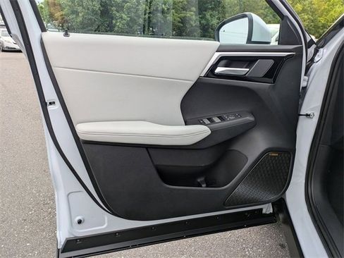 New 2025 Mitsubishi Outlander SE image 11