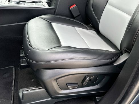 Used 2023 Ford Explorer XLT w/ Equipment Group 202A image 18