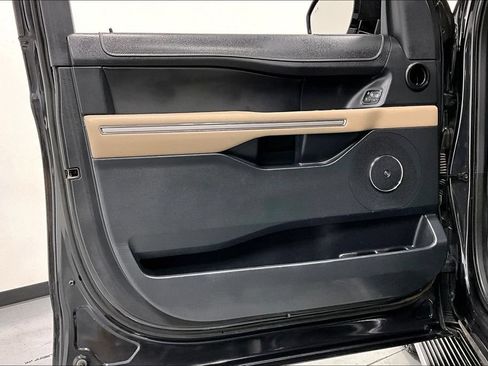 Used 2022 Ford Expedition Limited AWD/4WD image 18