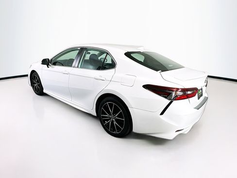 Used 2021 Toyota Camry SE w/ Carpet Mat Package (TMS) image 5