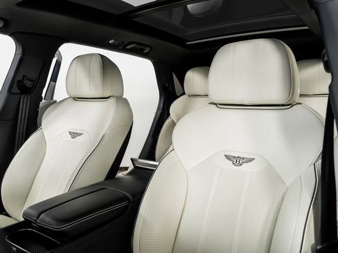 Used 2023 Bentley Bentayga Extended Wheelbase image 3