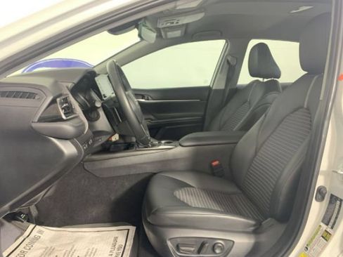 Used 2023 Toyota Camry SE FWD image 3