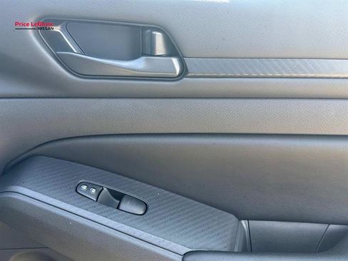 Used 2025 Nissan Altima 2.5 S FWD image 14