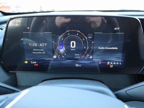 Used 2025 Chevrolet Traverse LT w/ Driver Confidence Package image 32