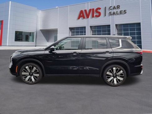 Used 2025 Mitsubishi Outlander SE FWD image 10