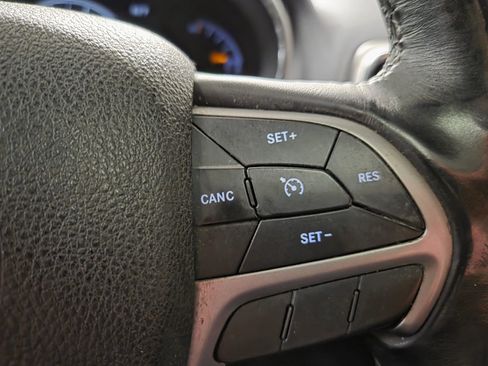 Used 2018 Jeep Grand Cherokee Limited image 19