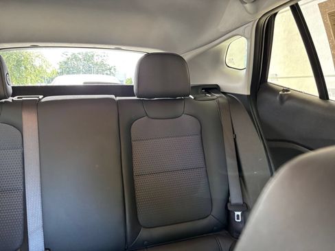 Used 2025 Chevrolet Trax LT w/ LT Convenience Package FWD image 37