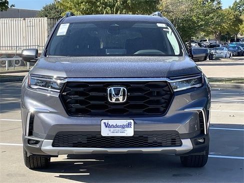 New 2025 Honda Pilot Touring image 7