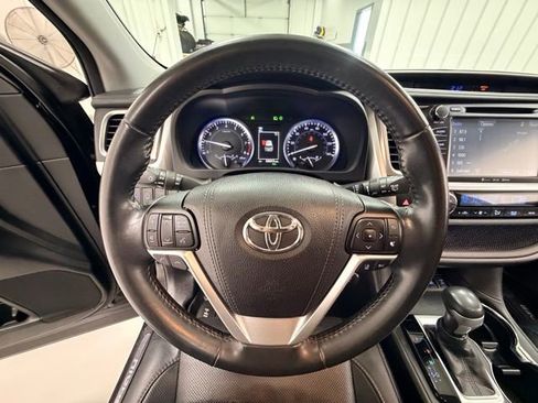 Used 2018 Toyota Highlander Limited AWD/4WD image 11