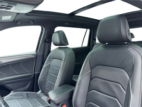 Used 2023 Volkswagen Tiguan SEL R-Line image 35