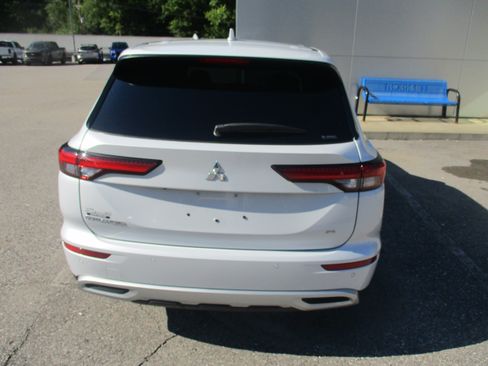 Used 2023 Mitsubishi Outlander SE AWD/4WD image 5